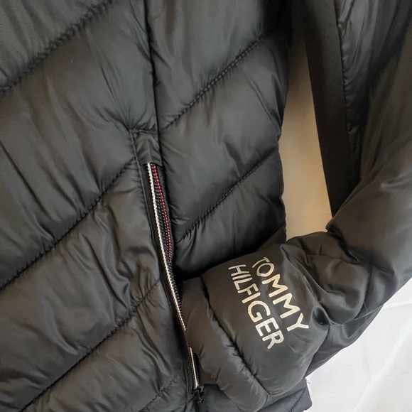 Tommy Hilfiger Women's Black Puffer Jacket - Picture 6 of 8